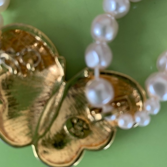 Vintage KJL for Avon enameled Butterfly and Pearl necklace - Picture 3 of 5